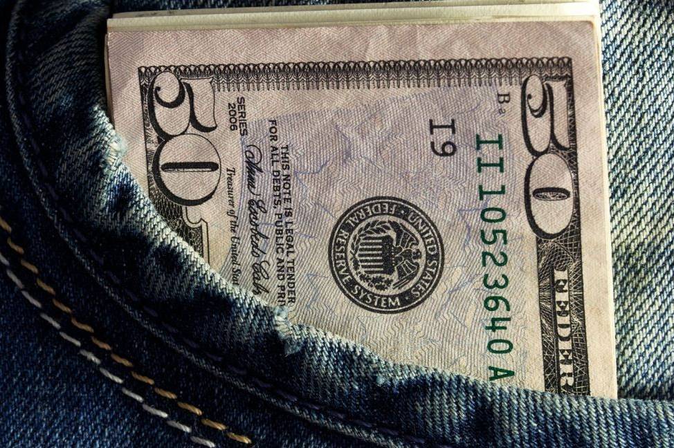 НБУ оновив курс валют: скільки коштує євро, долар та злотий у понеділок, 8 грудня