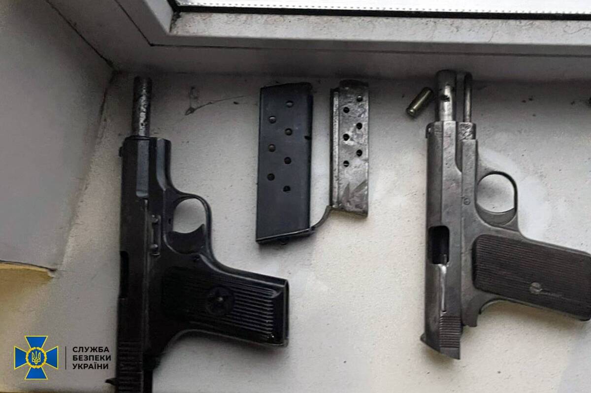 СБУ викрила мережу збуту «трофейної» зброї: дев’ять ділків затримано по всій країні