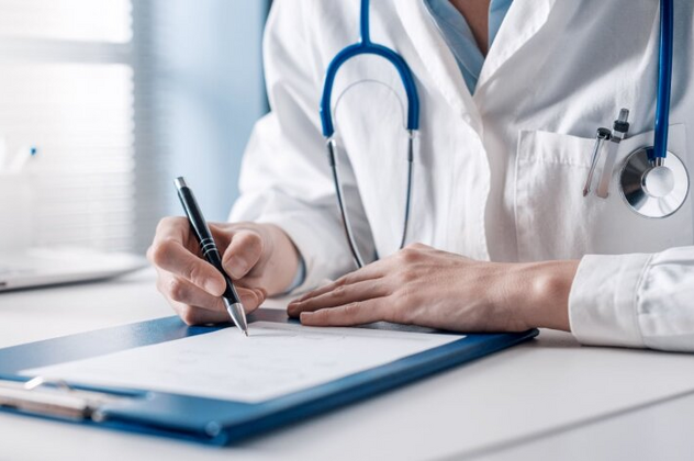 В Україні стартує програма безкоштовних медичних оглядів для громадян 40+: що туди входить