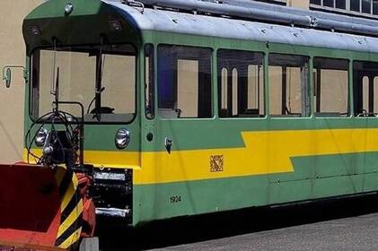 До Вінниці прибув снігоприбиральний трамвай із Цюриха (фото)