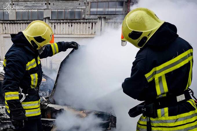 Рятувальники ліквідували п’ять пожеж в області: горіли авто, гараж і господарська споруда