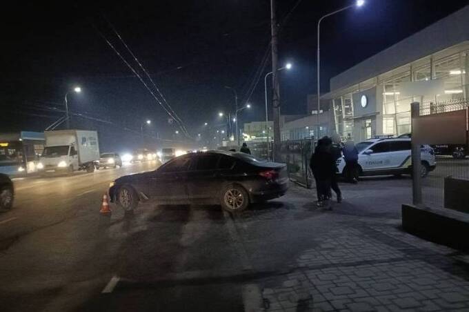 У Вінниці BMW збив жінку на тротуарі: потерпіла госпіталізована