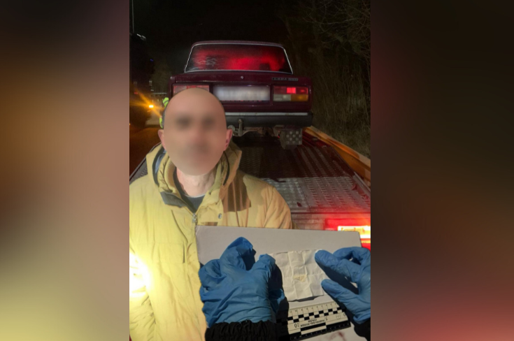 На М-30 зупинили небезпечного водія: наркотики, відсутність прав та евакуація авто