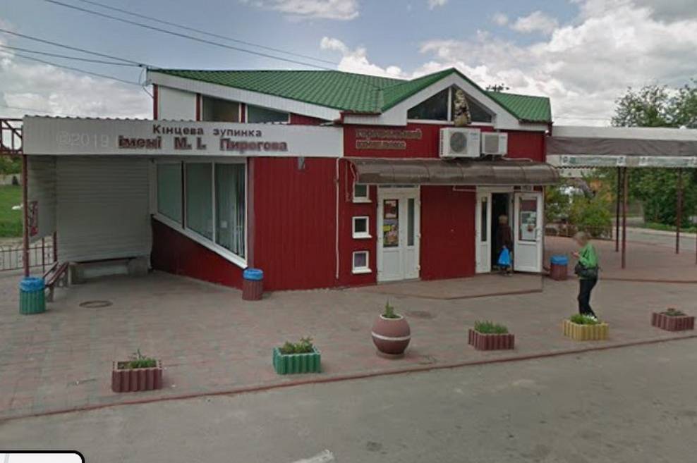 У Вінниці демонтують зупинку біля церкви-усипальниці Пирогова