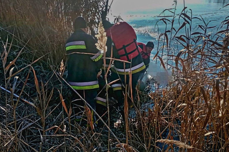 На Вінниччині чоловік загинув у річці: надзвичайники дістали тіло з води