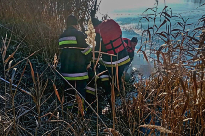 На Вінниччині чоловік загинув у річці: надзвичайники дістали тіло з води