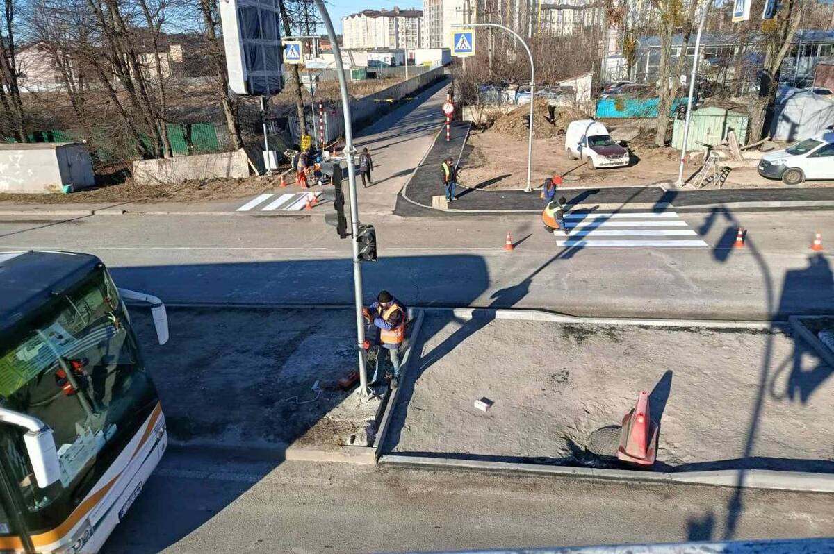На Барському шосе створюють регульований перехід для безпеки пішоходів