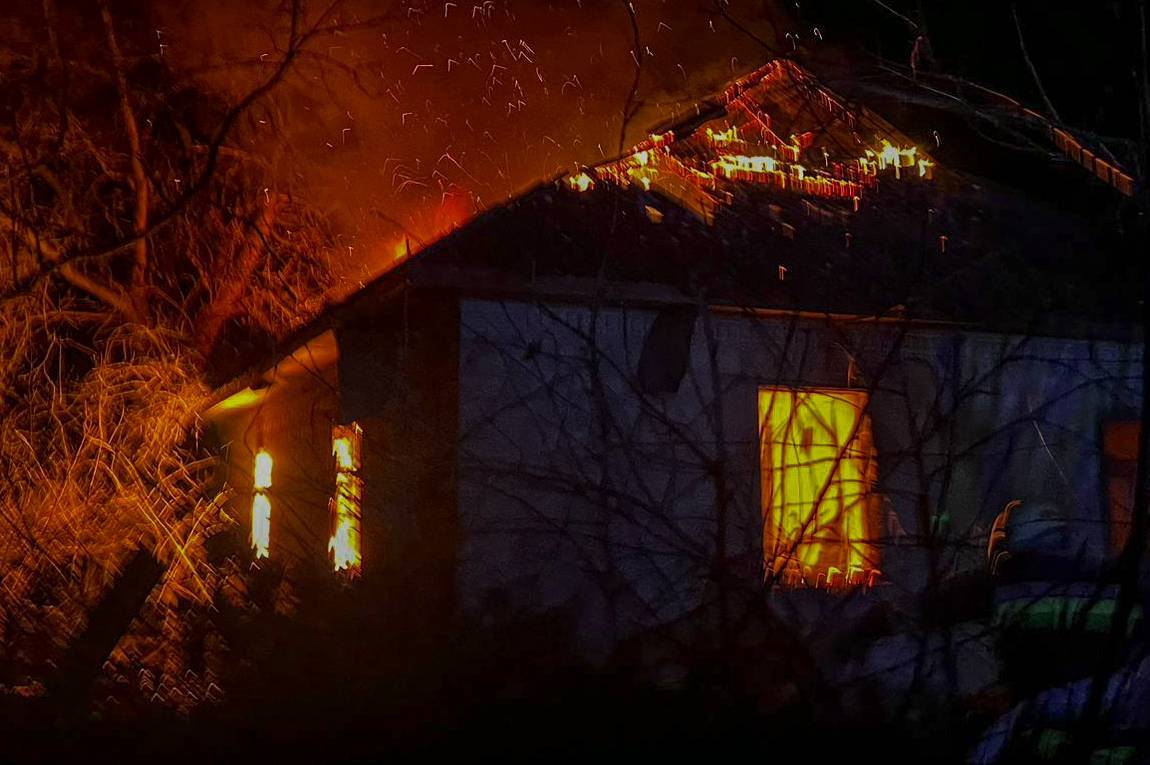 Смертельні пожежі на Вінниччині: двоє людей загинули у власних будинках