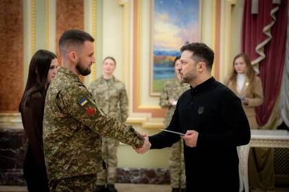 Герою України з Вінниччини Андрію Орлівському Президент вручив сертифікат на квартиру