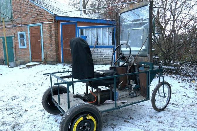 Електробайки з деталей від тракторів: 80-річний майстер з Вінниччини створює унікальний транспорт