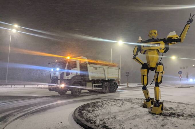 Як у Вінниці борються зі снігом: нічна робота комунальників
