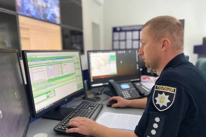 НЛО в небі і кажан вдома: у поліції розповіли про найсмішніші звернення