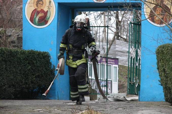 Вінницькі рятувальники ліквідували умовну пожежу у найстарішому храмі
