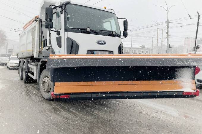Вінницю знову засипає снігом: на вулицях працює 39 одиниць спецтехніки