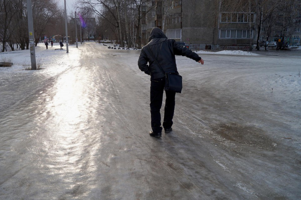 Через слизькі дороги у Вінниці різко зросла кількість травмованих