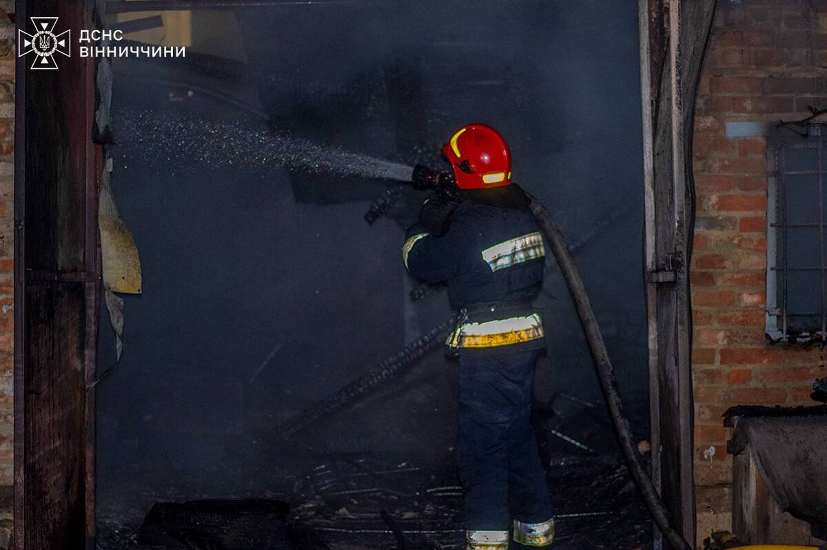 Чотири пожежі за добу: у Вінницькій області горіли гаражі, будинки й авто