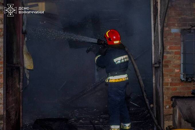 Чотири пожежі за добу: у Вінницькій області горіли гаражі, будинки й авто