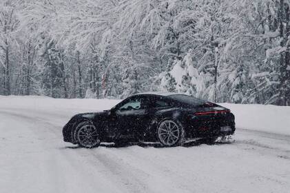 Як їздити в ожеледь: поради водіям, які реально працюють