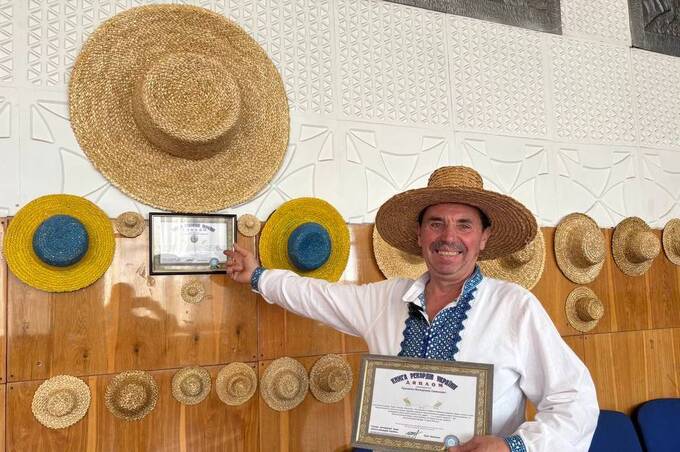 Володимир Прищепко із Крижополя сплів найбільшого різдвяного павука й потрапив до Книги рекордів 