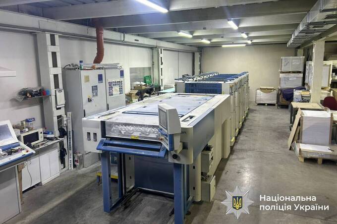 Друкував без дозволів і продавав: у Вінниці підозрюють чоловіка у підробці марок «Укрпошти»
