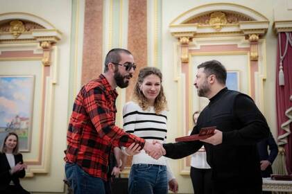 Президент вручив нагороду ветерану й учаснику Ігор Нескорених Івану Лавренюку з Вінниці