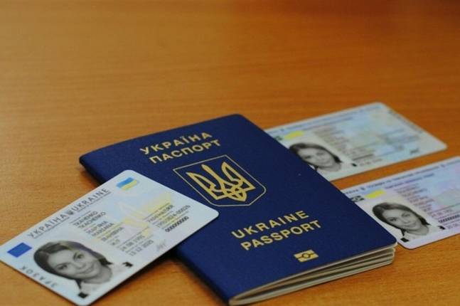 Українці зможуть за один візит оформити ID-картку та закордонний паспорт