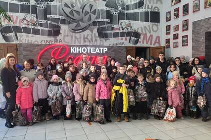 Свято кіно і турботи: у Вінниці для понад 100 дітей влаштували безкоштовний кіноперегляд