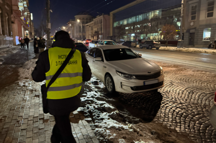 Зимове прибирання у Вінниці: за що штрафують водіїв і де діють тимчасові заборони зупинки