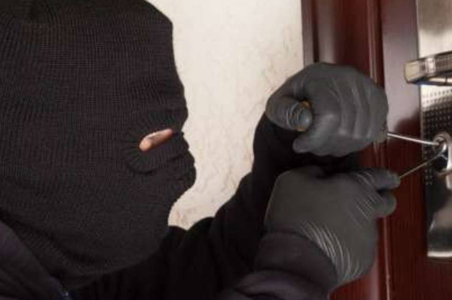 Підозрюваного у псевдообшуку та грабежі на сотні тисяч євро залишили під вартою