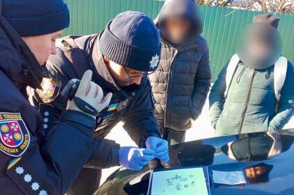 Планував продати амфетамін: у чоловіка на Вінниччині вилучили 18 згортків з наркотиками