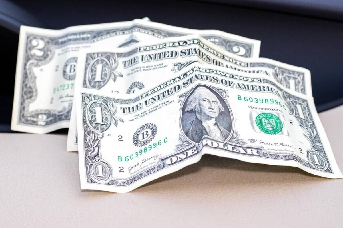 НБУ оновив курс валют: скільки коштує євро, долар та злотий у четвер, 22 січня