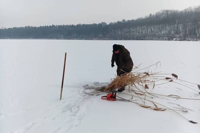 Зимова загроза водоймам: як лунки та ополонки рятують екосистему (фото)