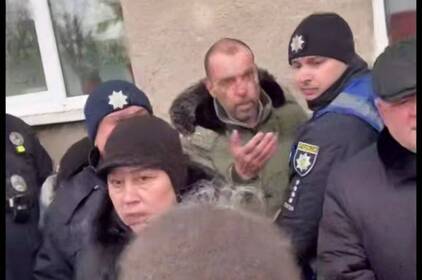 Обурені графіками відключень світла мешканці Могилів-Подільського напали на керівника РЕМ