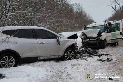 У Могилів-Подільському районі зіткнулися два легковики: один з водіїв загинув