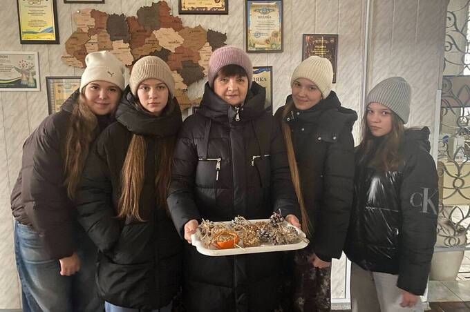 Юні натуралісти Вінниці допомагають птахам пережити зиму (фото)