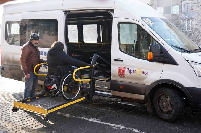 Мобільність без бар’єрів: хто і як може замовити спецтранспорт у Вінниці