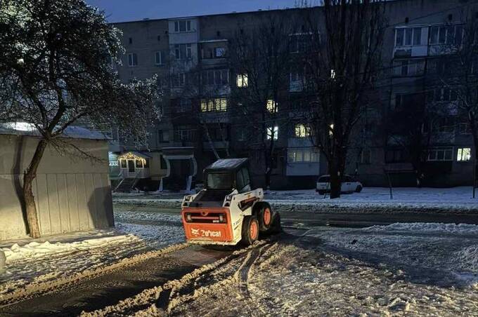 Ожеледиця у Вінниці: у місті цілодобово працюють комунальники