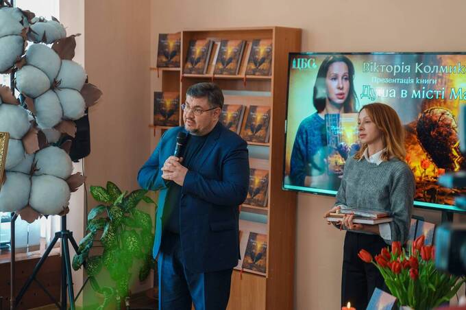 «Душа в місті Марії»: у Вінниці презентували книгу матері захисника Маріуполя