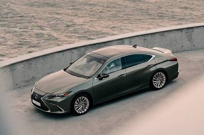 Lexus ES — елегантний седан для щоденних поїздок і ділових зустрічей