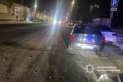 У Вінниці 18-річний водій Opel наїхав на пішоходів і врізався в BMW
