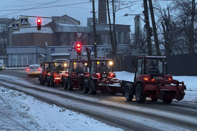 Сніг у Вінниці не відступає: комунальники працюватимуть усю ніч