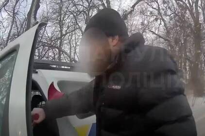 Патрульні Вінниччини допомогли доставити до лікарні хворого чоловіка