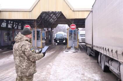 Через ожеледицю призупинено пропуск вантажівок на кордоні з Молдовою