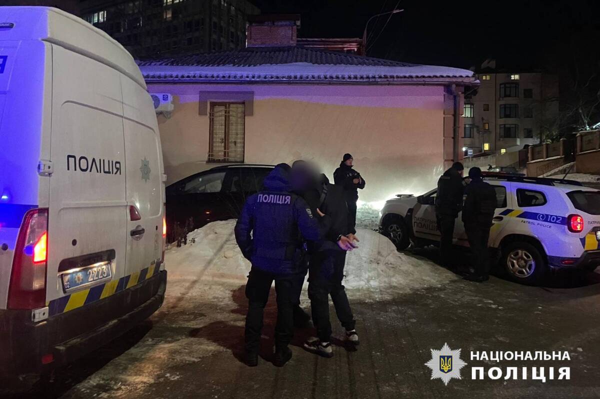 У Вінниці чоловік приніс до кафе предмет, схожий на гранату