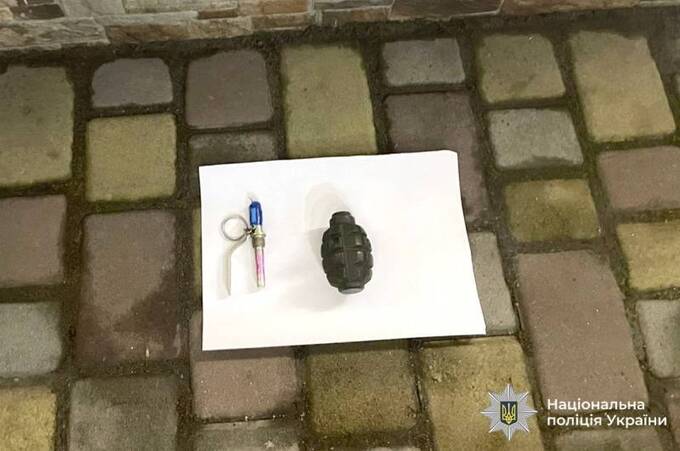 У вінничанина, який прийшов до кафе з гранатою, знайшли ще два боєприпаси
