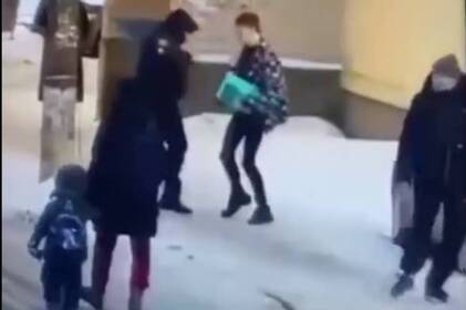 У Вінниці 17-річний хлопець вдарив поліцейського палицею по потилиці