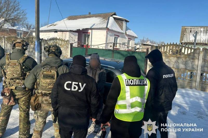 У Липовці КОРД затримав торговця зброєю під час передачі автомата АК-12

