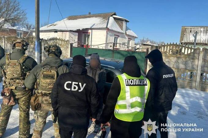 У Липовці КОРД затримав торговця зброєю під час передачі автомата АК-12

