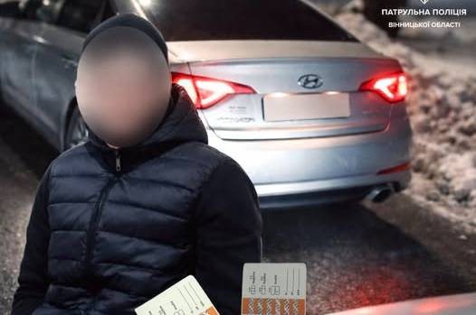 Вінницькі патрульні затримали двох водіїв, які кермували під дією наркотиків і без прав