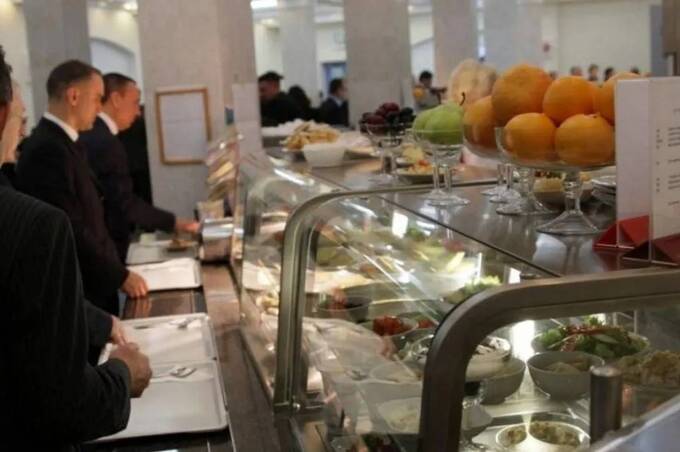 Робота Верховної Ради заблокована через масове отруєння нардепів: що відомо